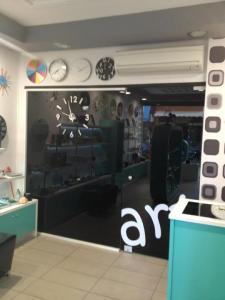 Εσωτερικό χωρισμα με ανοιγόμενη πόρτα.