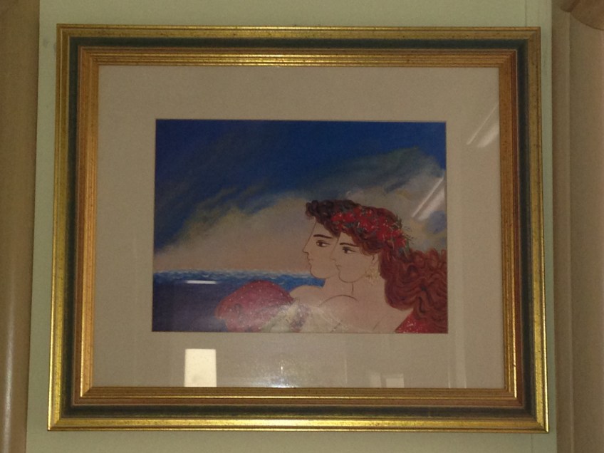 Ξύλινη, χρυσή, φαρδιά κορνίζα με χρυσή ενσωματωμένη πατούρα και γαλάζιο περίγραμμα με γυαλιστερό τζάμι και μπεζ πασπαρτού