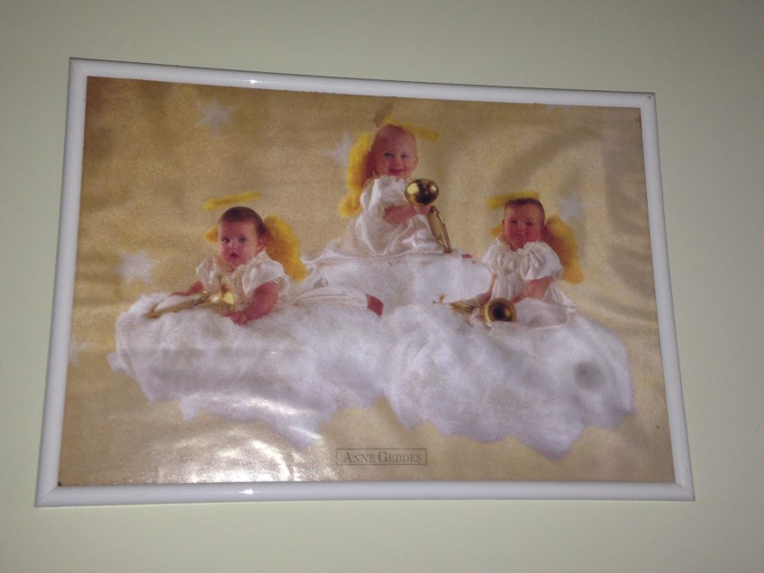 Anne Geddes: Λευκή πομπέ, γυαλιστερή κορνίζα σε ματ τζάμι